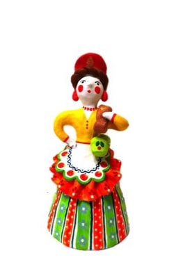 Photo de la dame en céramique avec les habits traditionnels